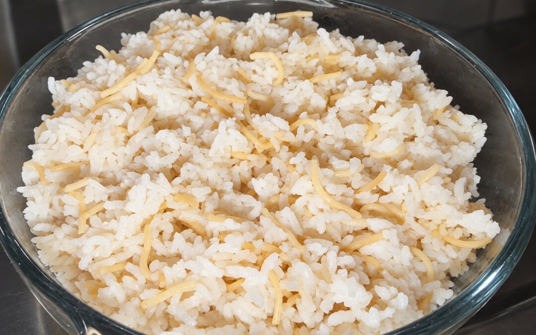 Lebanese rice with vermicelli in a glass serving bowl.
